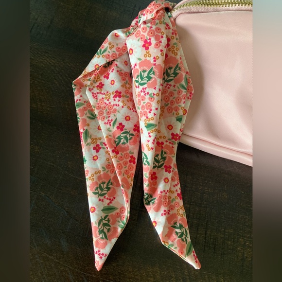 Pink Belt bag with flowered detachable scarf - Picture 7 of 8